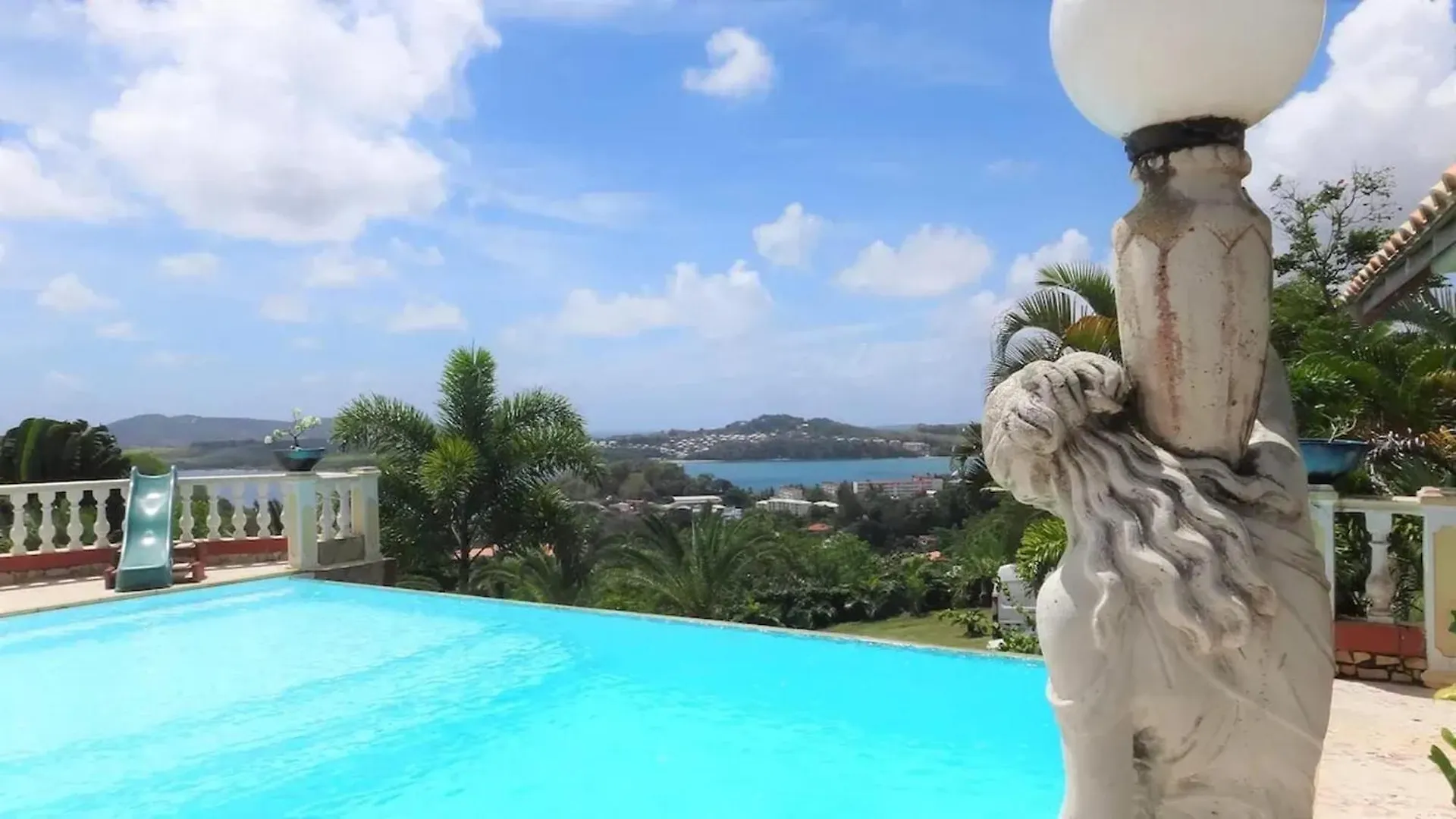 Maison Vue Mer: Beachside Retreat with Pool and Garden La Trinite 0*,  Martinique