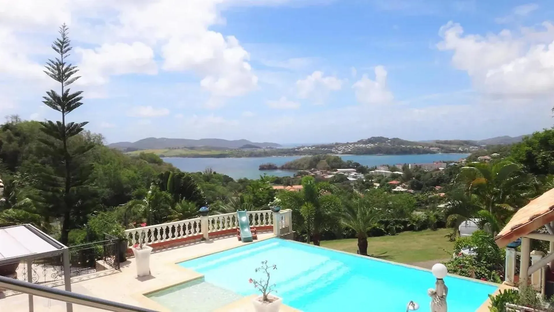 Holiday home Maison Vue Mer: Beachside Retreat with Pool and Garden La Trinite Martinique