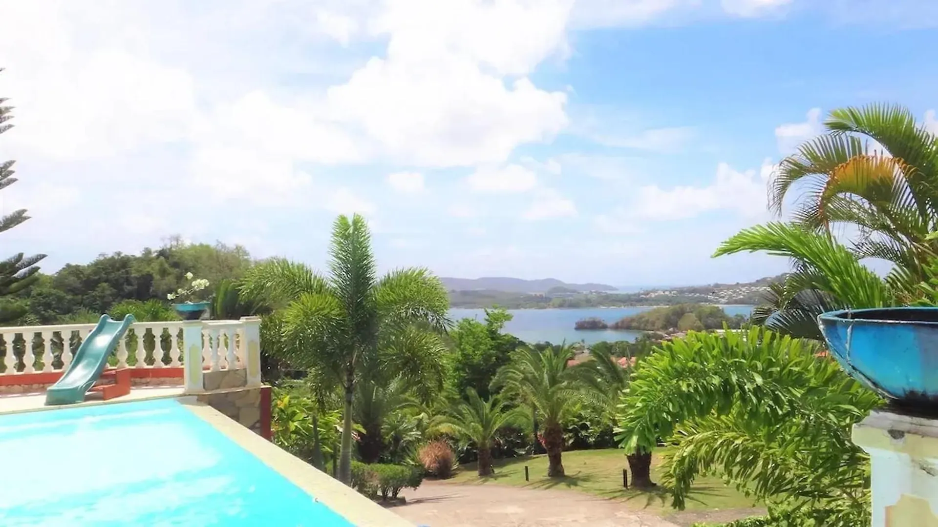 Maison Vue Mer: Beachside Retreat with Pool and Garden La Trinite